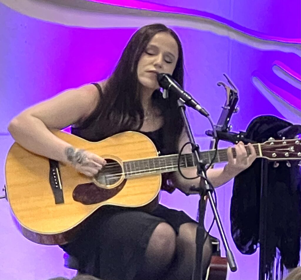 EmiSunshine on stage